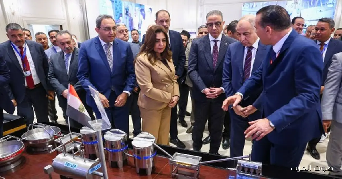 وزيرة التنمية المحلية تفتتح معرض لمشروعات التنمية في صعيد مصر