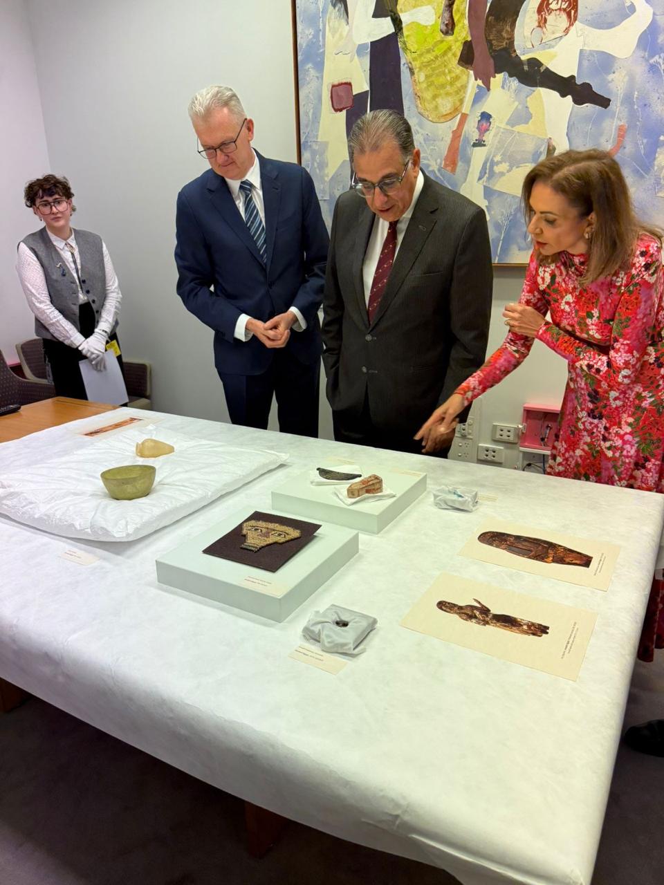 1764245618 517 أستراليا ترجع لمصر 17 قطعة أثرية نادرة