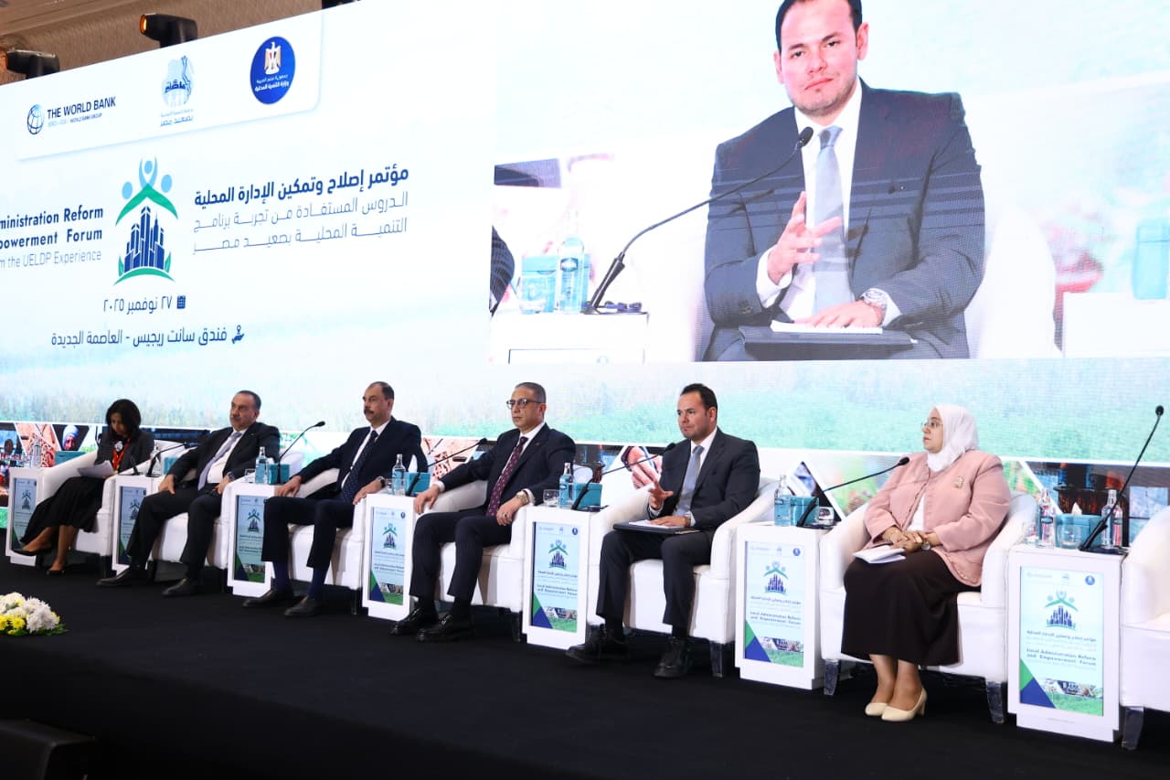 1764251601 137 جلسة حوار عن تحسين البنية التحتية والخدمات من زاوية اللامركزية