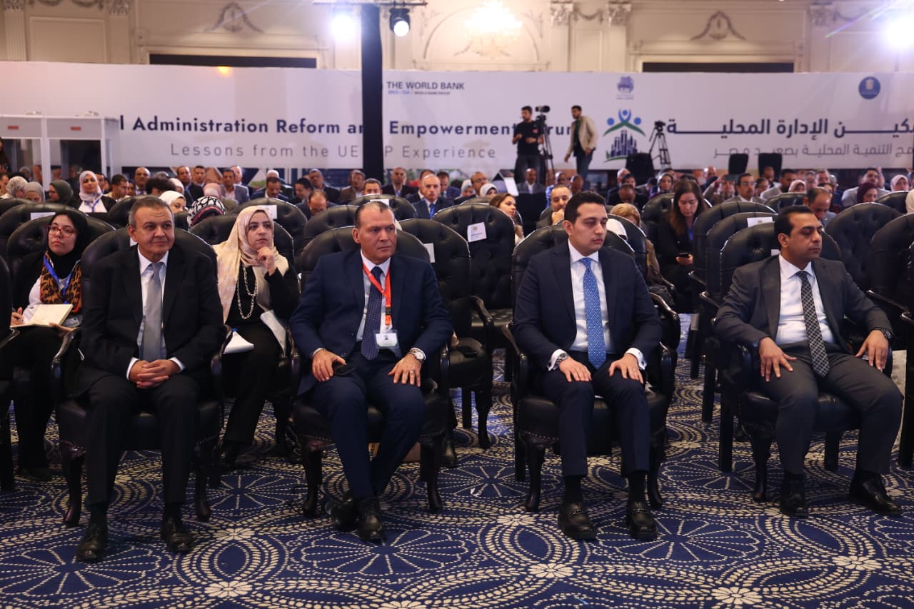 1764251601 487 جلسة حوار عن تحسين البنية التحتية والخدمات من زاوية اللامركزية