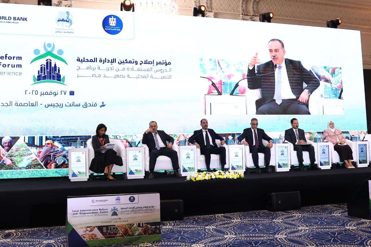 1764251601 854 جلسة حوار عن تحسين البنية التحتية والخدمات من زاوية اللامركزية