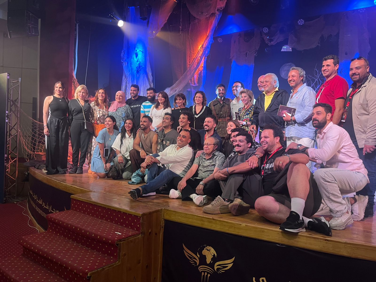 1764280068 471 تصفيق كبير لفيلم سكرين ومديح لبطل قبل انتهاء العالم بدقيقة