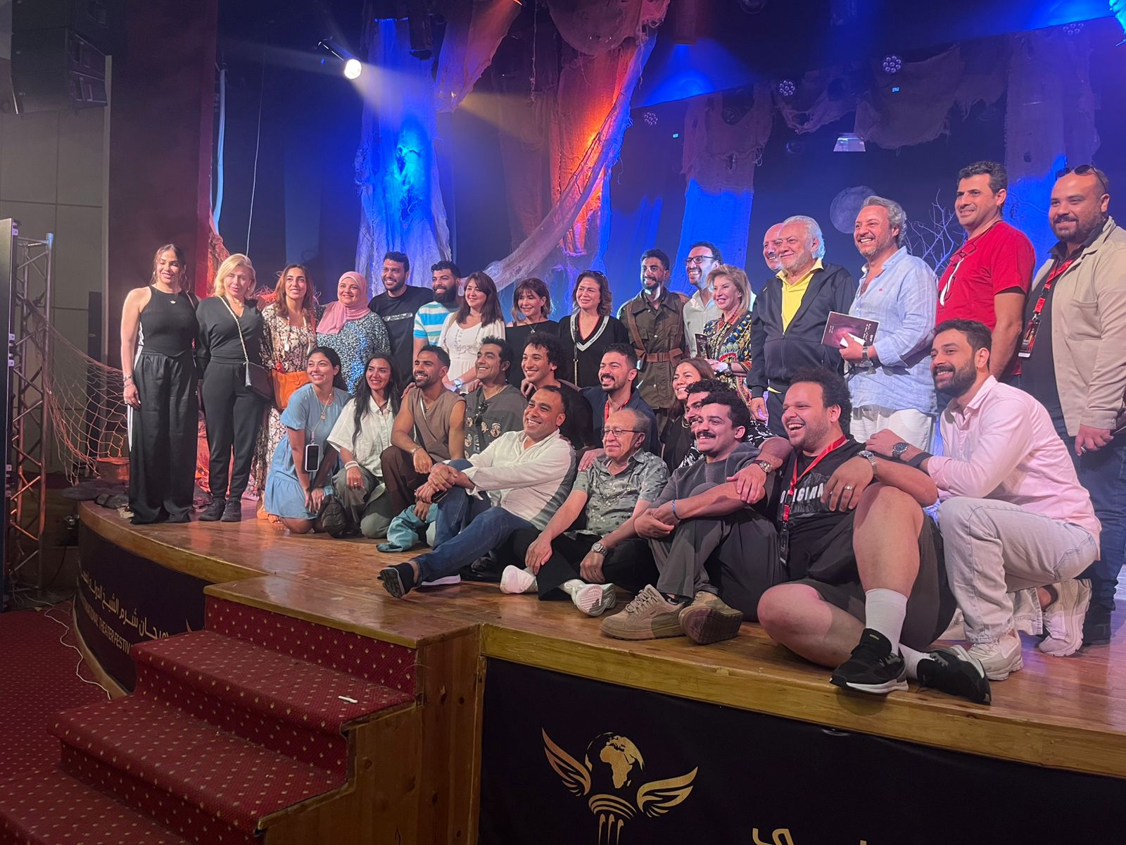 1764280068 797 تصفيق كبير لفيلم سكرين ومديح لبطل قبل انتهاء العالم بدقيقة