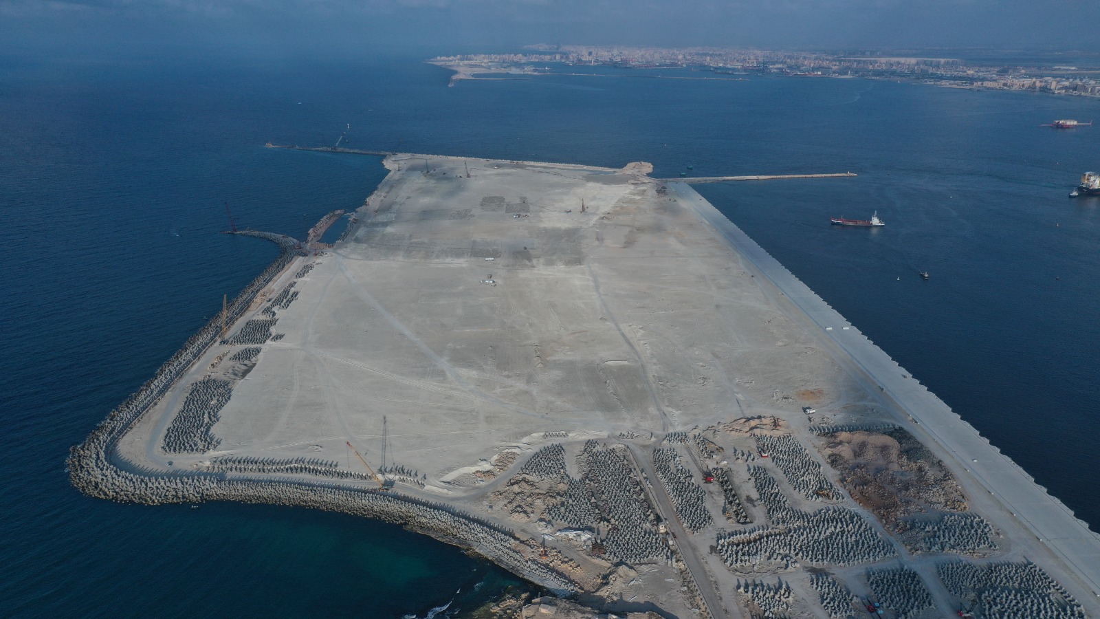 1764288168 440 النقل بتكشف عن تفاصيل مشروع تحيا مصر 2 في ميناء