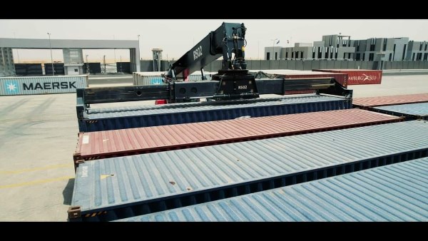 مميزات متعددة لميناء أكتوبر الجاف في تسهيل حركة الصادرات والواردات| صور