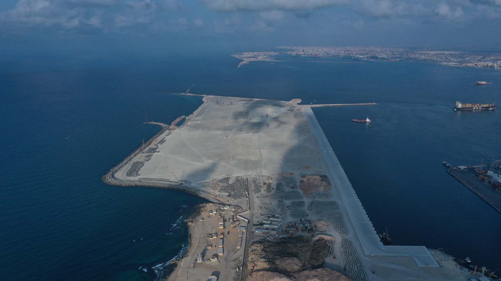 1764288168 794 النقل بتكشف عن تفاصيل مشروع تحيا مصر 2 في ميناء