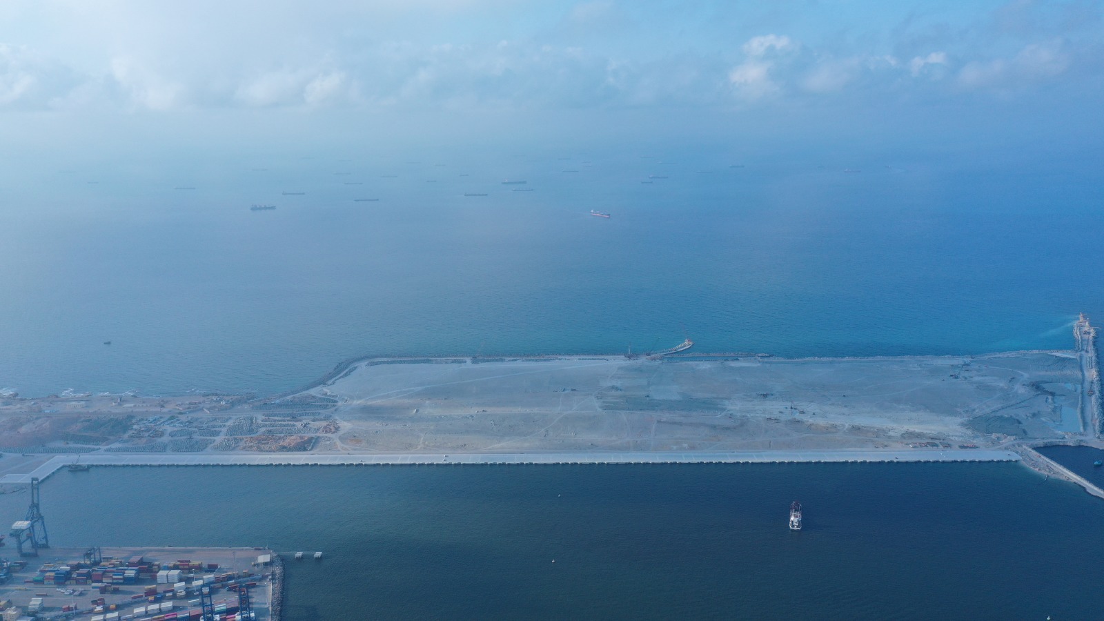 1764288169 643 النقل بتكشف عن تفاصيل مشروع تحيا مصر 2 في ميناء