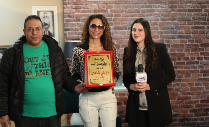 1764289771 766 دوللي شاهين أمي هي صديقتي ودعمي في كل مراحل حياتي