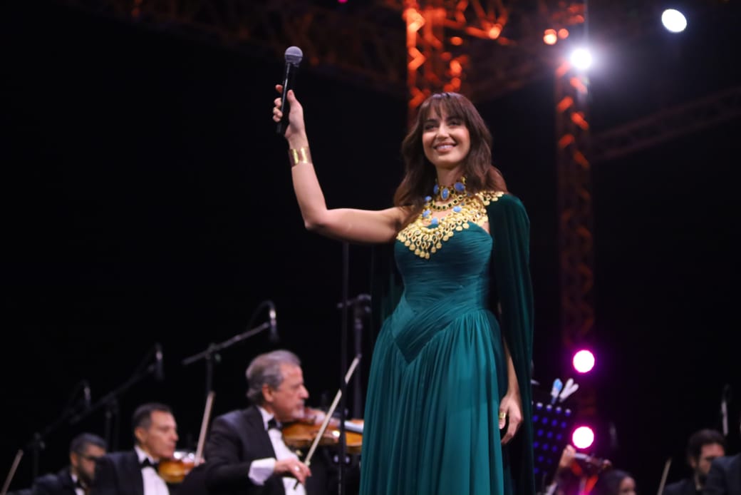 1764343635 558 فايا يونان وعبير نعمة يشعلوا مهرجان صدى الأهرامات بليلة عربية