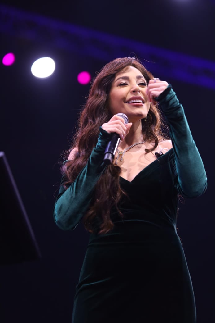 1764343635 588 فايا يونان وعبير نعمة يشعلوا مهرجان صدى الأهرامات بليلة عربية