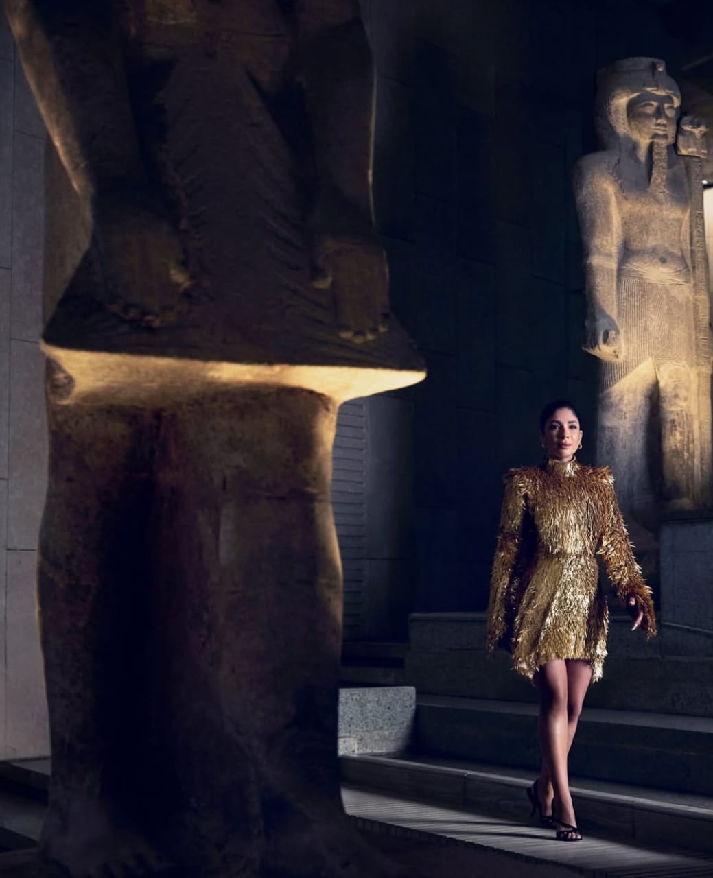 1764346337 435 منى زكي تتألق في جلسة تصوير بالمتحف الكبير مع طرح