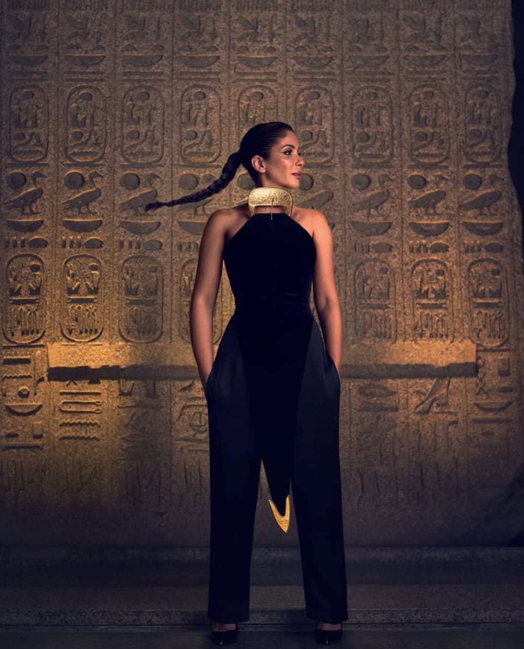 1764346337 882 منى زكي تتألق في جلسة تصوير بالمتحف الكبير مع طرح