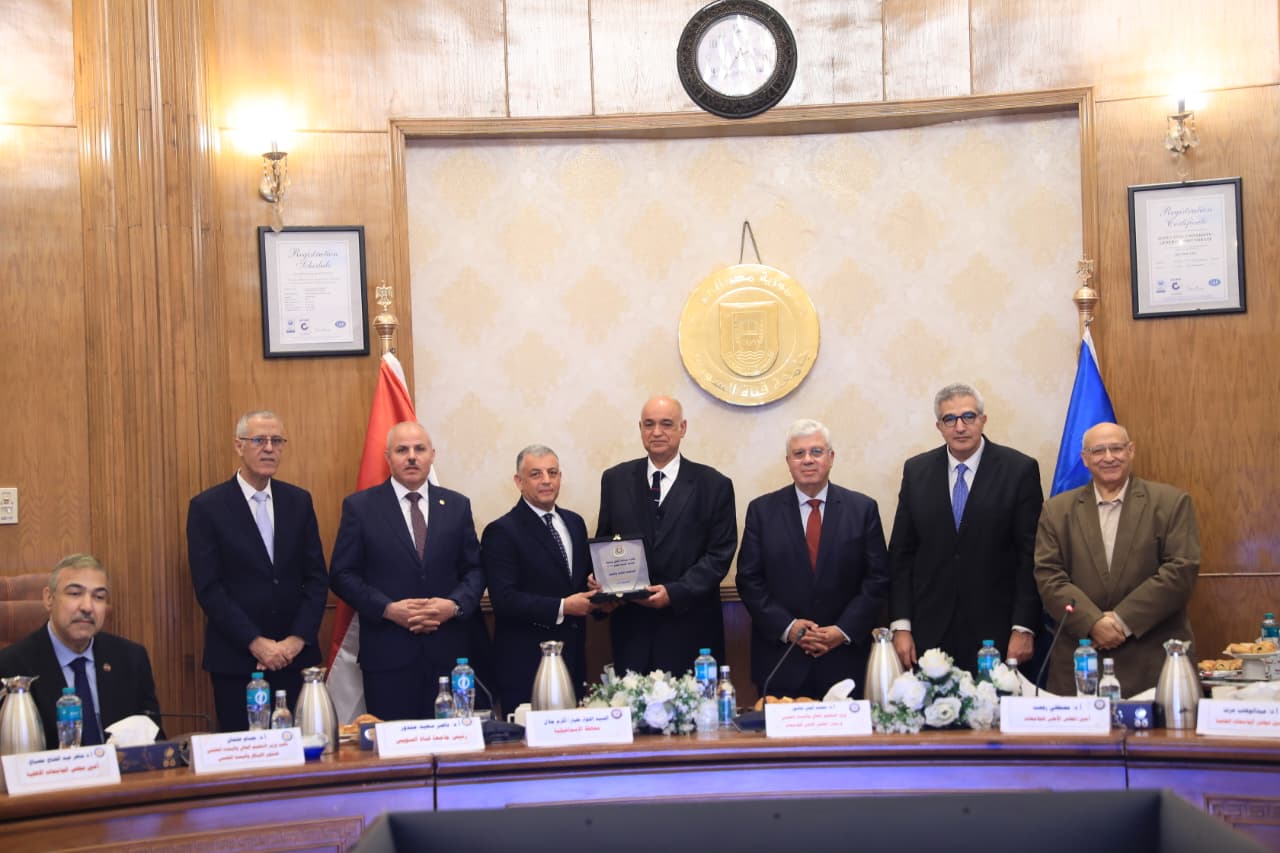 وزير التعليم العالي يكرم الفائزين بمسابقة أفضل جامعة صديقة للبيئة لسنة 2024/2025 4 1764347491 158 وزير التعليم العالي يكرم الفائزين بمسابقة أفضل جامعة صديقة للبيئة