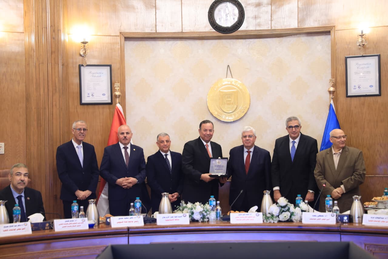 وزير التعليم العالي يكرم الفائزين بمسابقة أفضل جامعة صديقة للبيئة لسنة 2024/2025 11 1764347492 280 وزير التعليم العالي يكرم الفائزين بمسابقة أفضل جامعة صديقة للبيئة