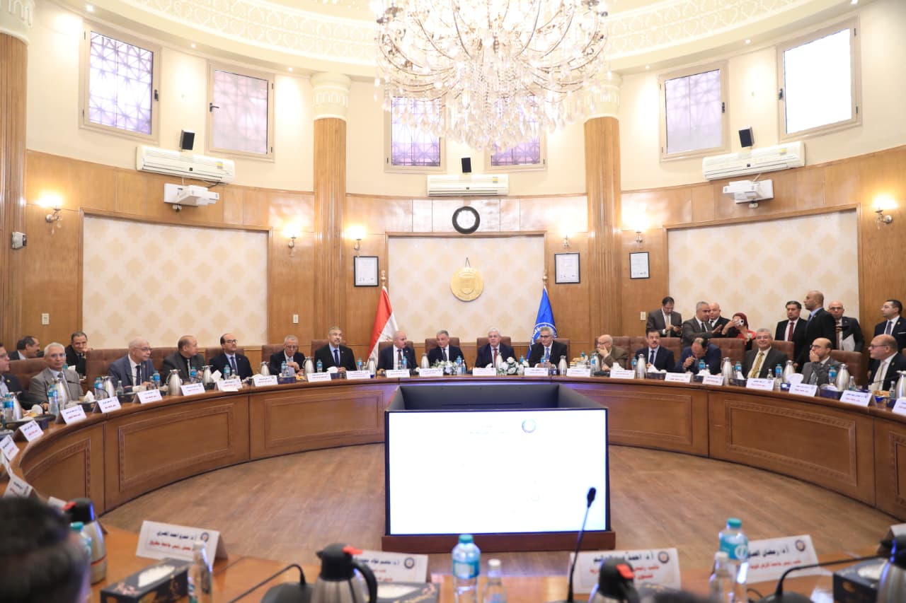 وزير التعليم العالي يكرم الفائزين بمسابقة أفضل جامعة صديقة للبيئة لسنة 2024/2025 6 1764347492 333 وزير التعليم العالي يكرم الفائزين بمسابقة أفضل جامعة صديقة للبيئة