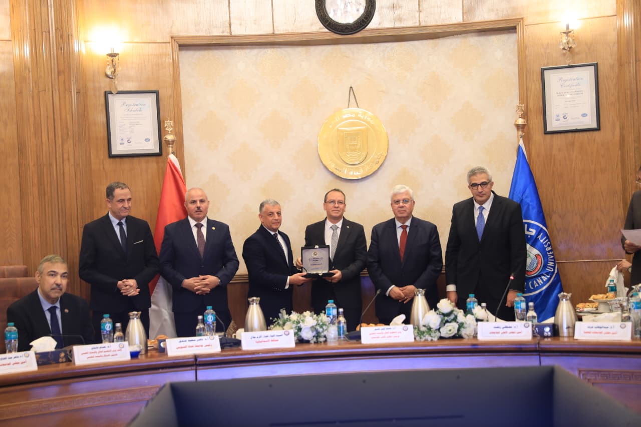 وزير التعليم العالي يكرم الفائزين بمسابقة أفضل جامعة صديقة للبيئة لسنة 2024/2025 5 1764347492 738 وزير التعليم العالي يكرم الفائزين بمسابقة أفضل جامعة صديقة للبيئة