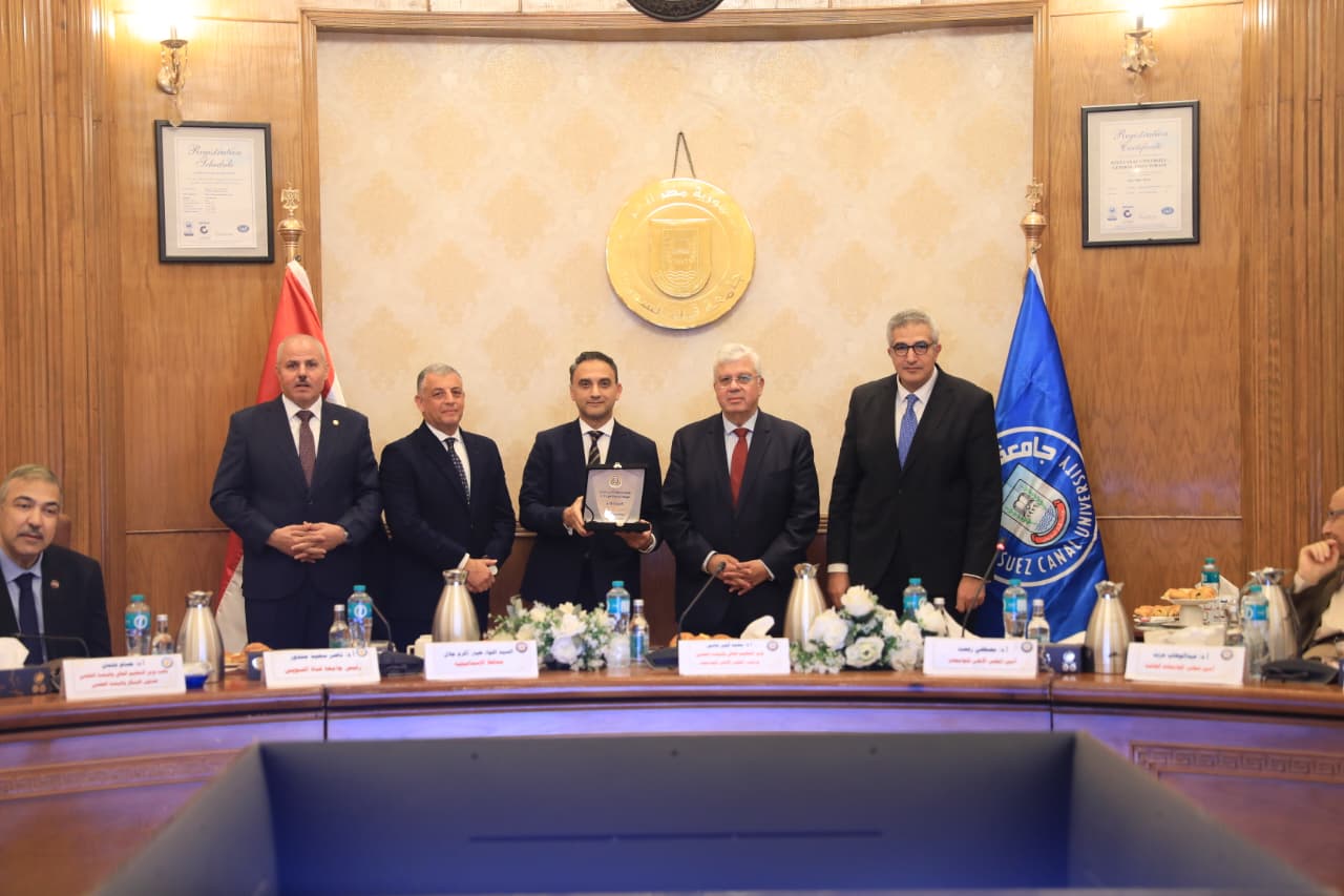 وزير التعليم العالي يكرم الفائزين بمسابقة أفضل جامعة صديقة للبيئة لسنة 2024/2025 8 1764347492 905 وزير التعليم العالي يكرم الفائزين بمسابقة أفضل جامعة صديقة للبيئة