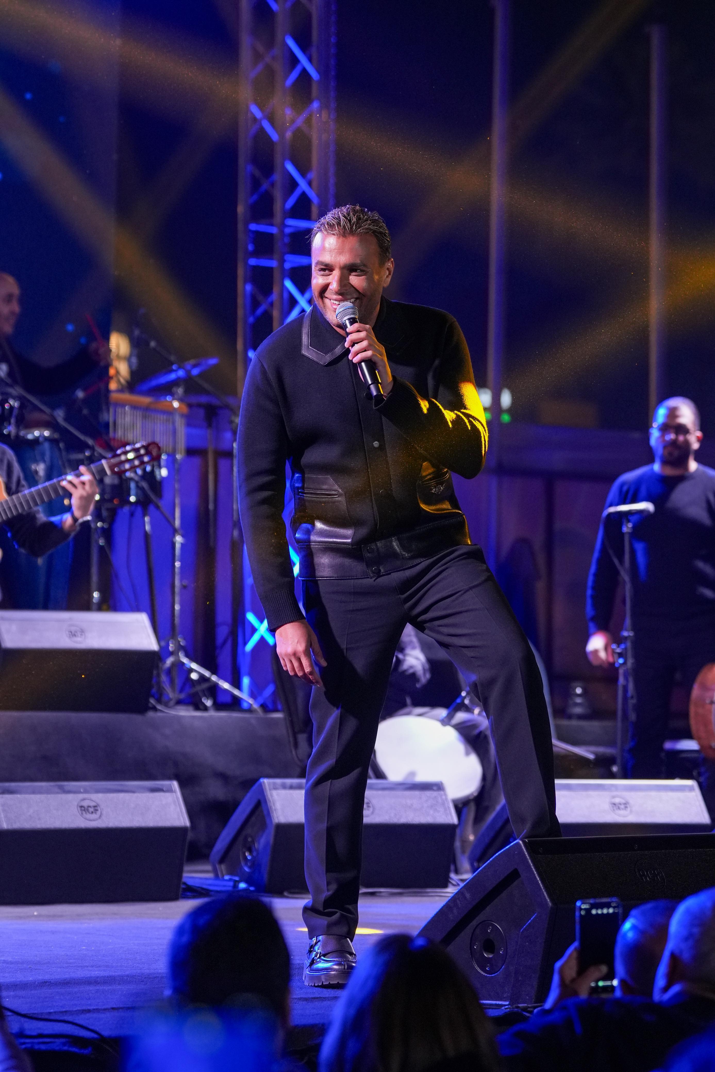 رامي صبري يشعل حفلاً كامل العدد بالقاهرة الجديدة