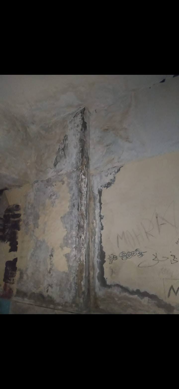 1764353248 899 مياه الصرف بتغرق جدران مدرسة في حلمية الزيتون وأهالي الطلبة