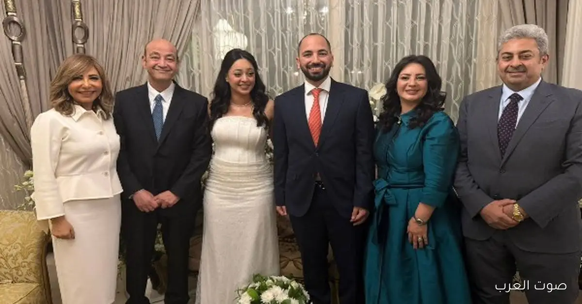 عمرو أديب ولميس الحديدي يحتفلوا بخطوبة ابنهم مع شوية صور