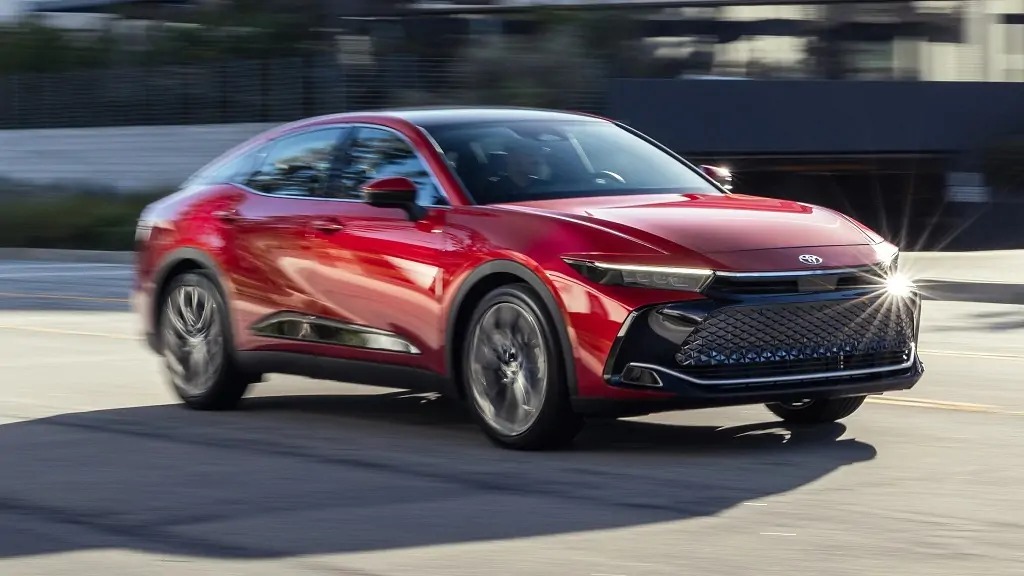 1764363626 332 تويوتا كراون 2026 إيه الجديد فيها وكم سعرها في السعودية؟