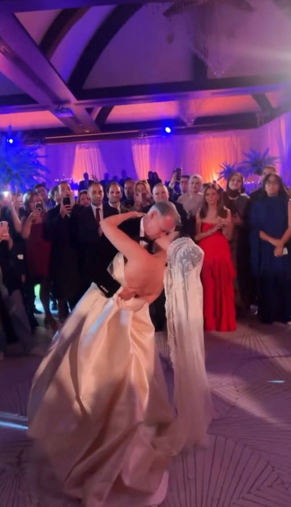 أروى جودة بتحتفل بجوازها في فندق بالقاهرة مع نجوم الفن | صور 7 1764368239 223 أروى جودة بتحتفل بجوازها في فندق بالقاهرة مع نجوم الفن