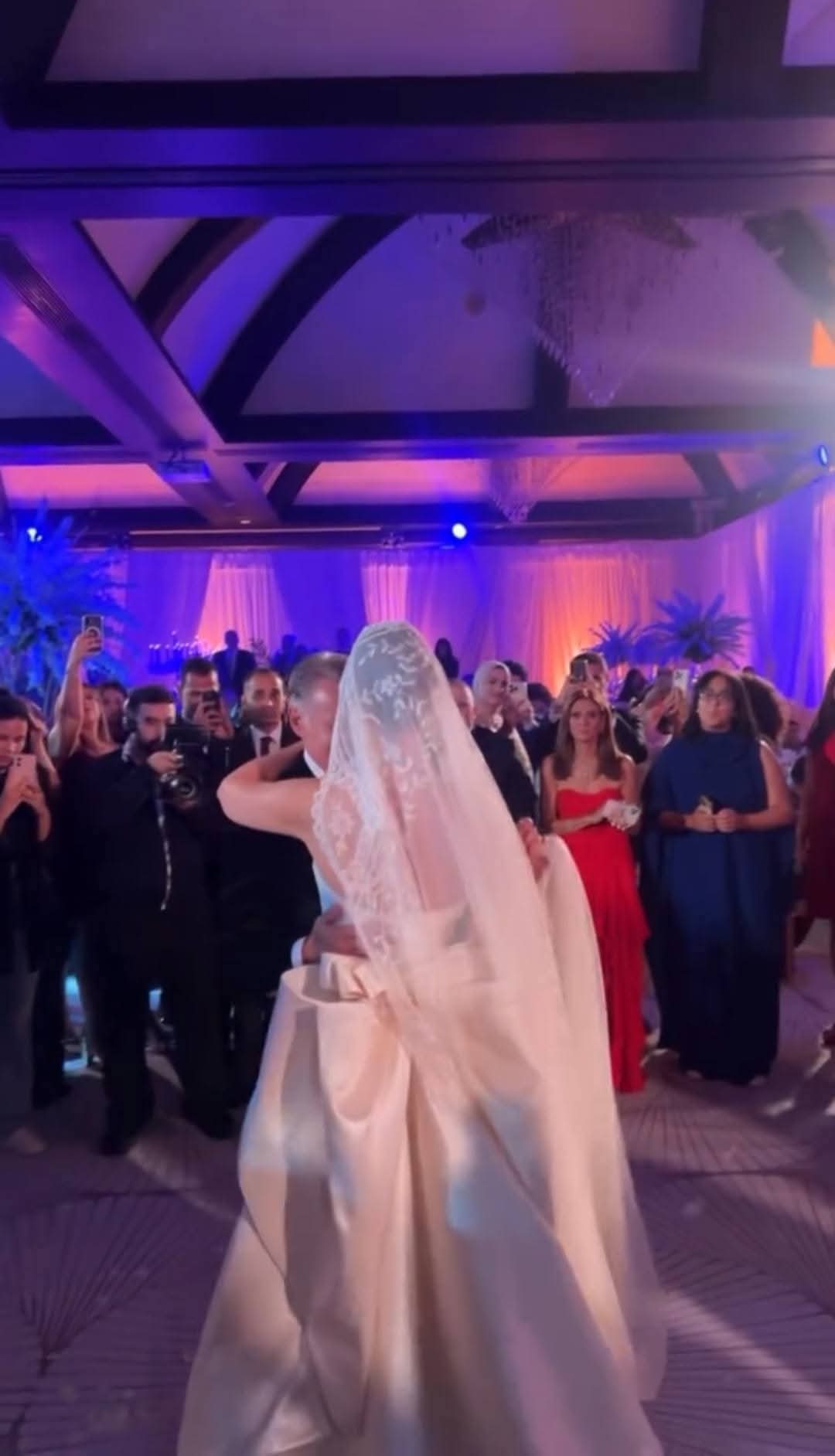 أروى جودة بتحتفل بجوازها في فندق بالقاهرة مع نجوم الفن | صور 4 1764368239 618 أروى جودة بتحتفل بجوازها في فندق بالقاهرة مع نجوم الفن