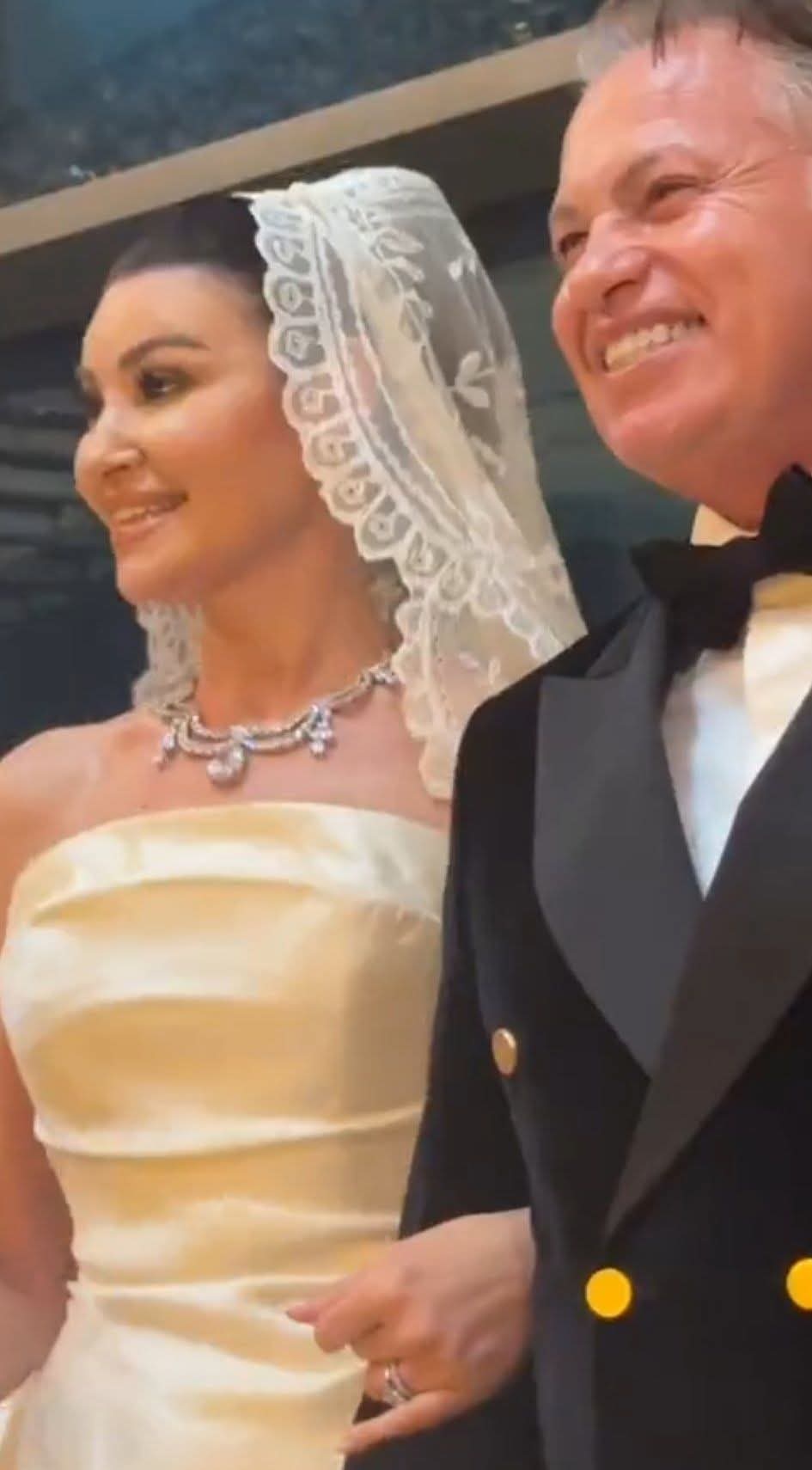 أروى جودة بتحتفل بجوازها في فندق بالقاهرة مع نجوم الفن | صور 9 1764368240 373 أروى جودة بتحتفل بجوازها في فندق بالقاهرة مع نجوم الفن