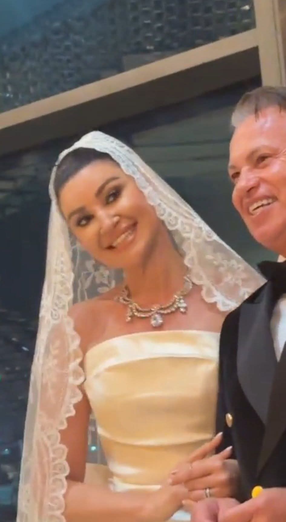 أروى جودة بتحتفل بجوازها في فندق بالقاهرة مع نجوم الفن | صور 8 1764368240 673 أروى جودة بتحتفل بجوازها في فندق بالقاهرة مع نجوم الفن