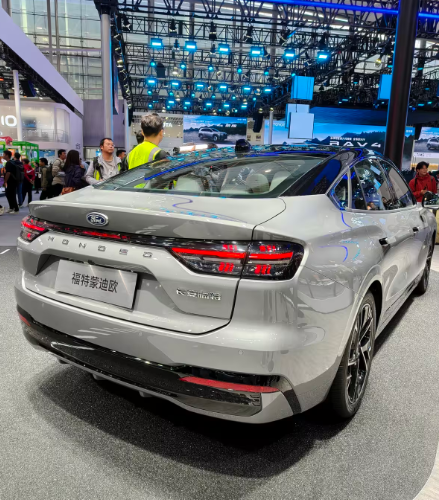 فورد نازلة بنسخة جديدة من توروس مع تحديثات 2026 4 1764370957 77 فورد نازلة بنسخة جديدة من توروس مع تحديثات 2026