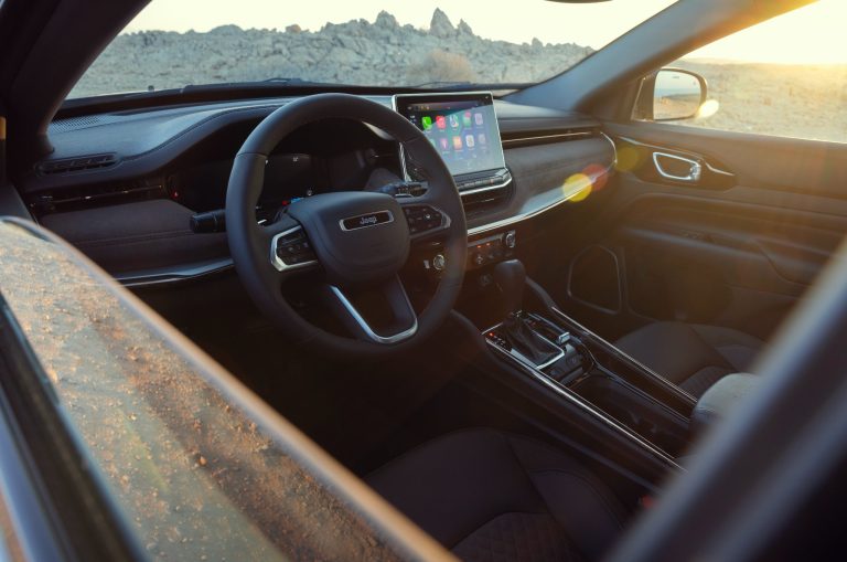 1764372743 763 جيب كوماندر الجديدة بسبع مقاعد اعرف مواصفاتها وصورها