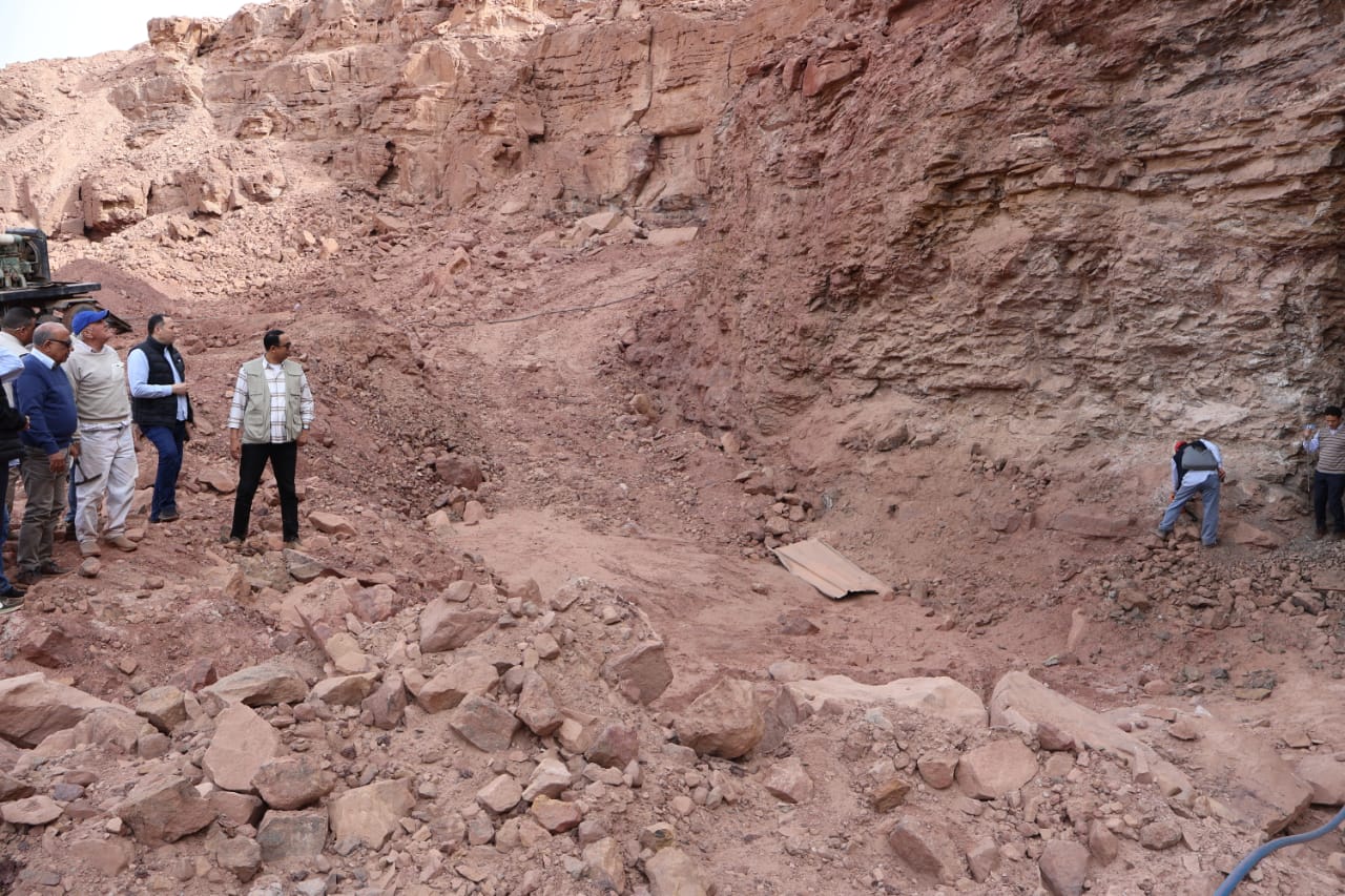 1764427064 423 وزير الكهرباء يزور مركز هيئة المواد النووية في أبو زنيمة