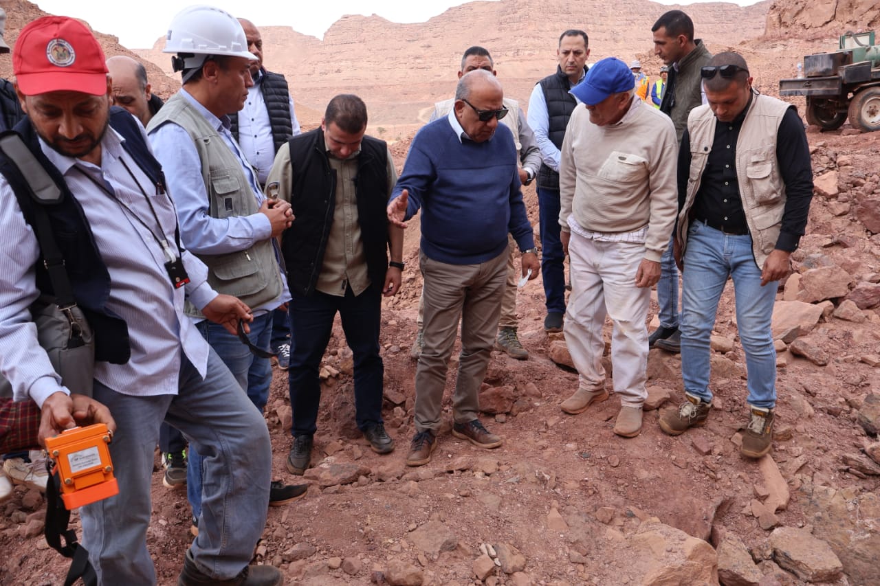 1764427064 7 وزير الكهرباء يزور مركز هيئة المواد النووية في أبو زنيمة