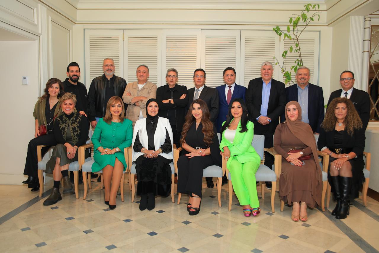 1764432644 176 قناة النهار تحتفل بإعلاميها في عشاء عمل مع صور