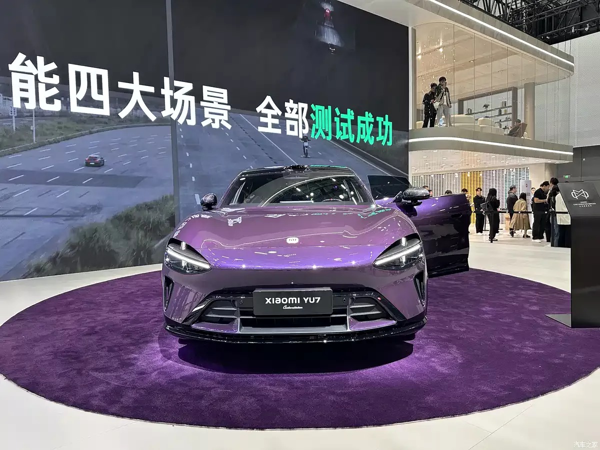 1764437785 136 شاومي YU7 بقوة تنافس تسلا وشعار من ذهب عيار 24