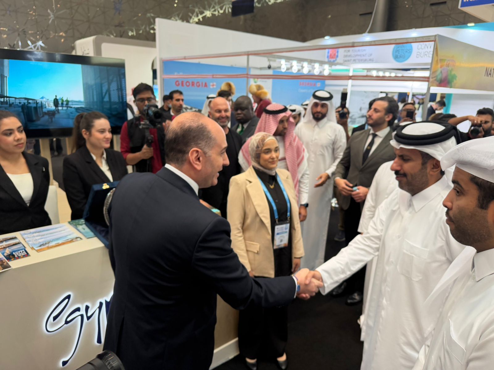 1764440858 708 مصر تكسب جائزة أفضل تصميم في معرض قطر السياحي