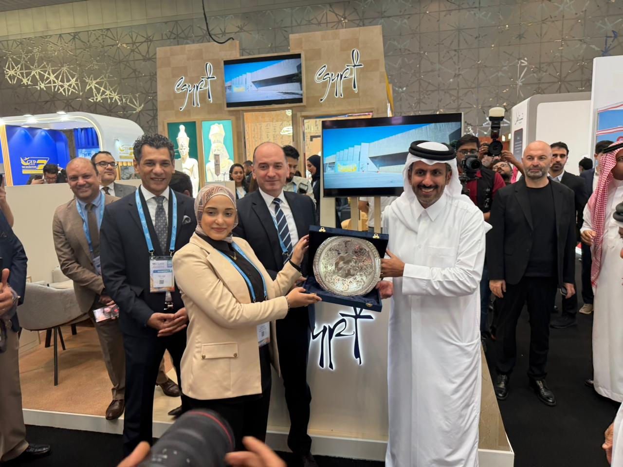 1764440858 930 مصر تكسب جائزة أفضل تصميم في معرض قطر السياحي