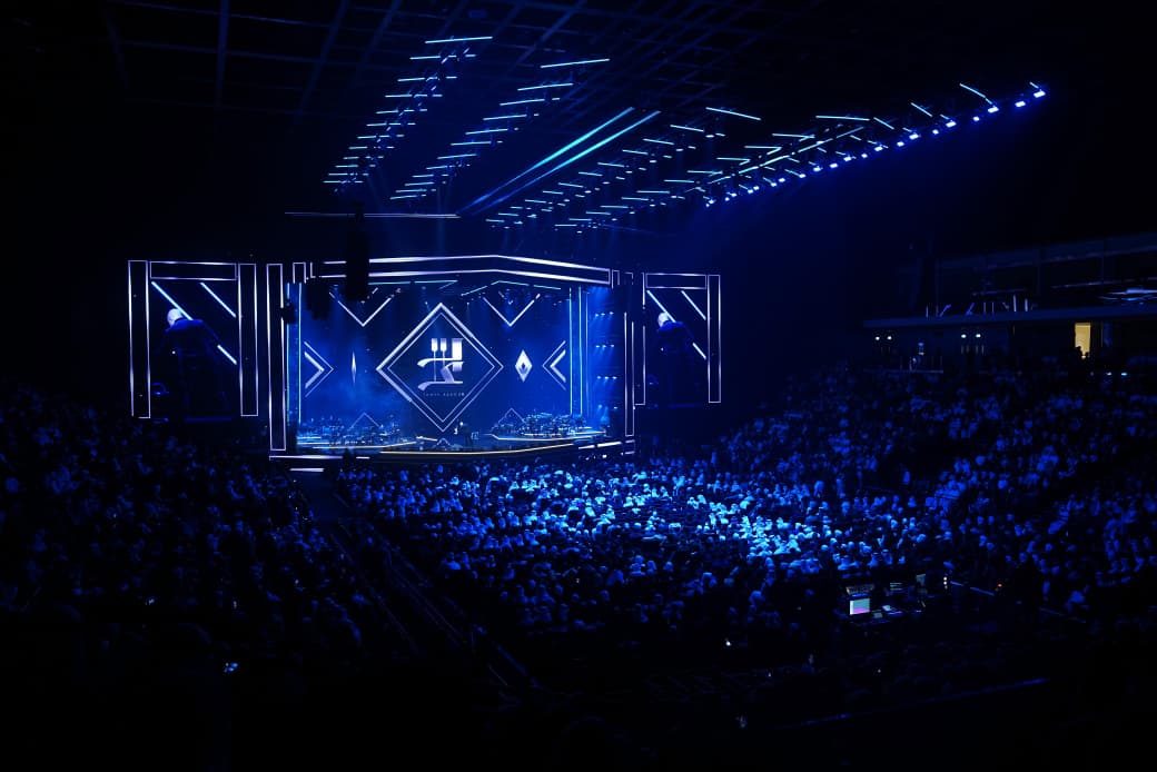 1764448181 113 تامر عاشور يبدع في ليلة مميزة على مسرح أرينا بالكويت