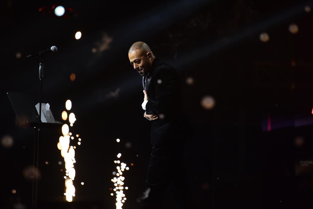 1764448181 116 تامر عاشور يبدع في ليلة مميزة على مسرح أرينا بالكويت