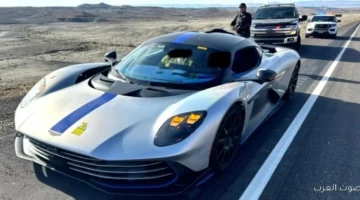 1764448400 الشرطة الأمريكية توقف أستون مارتن فالهالا الاختبارية على الطريق السريع