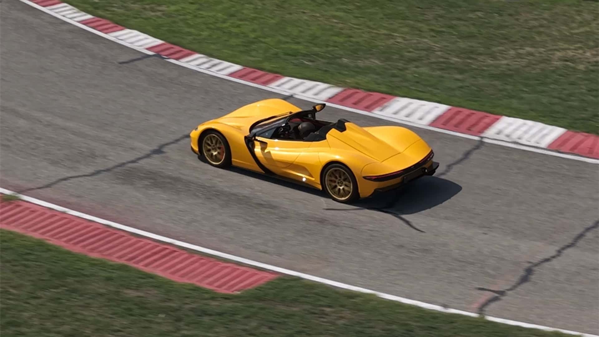 1764464487 184 بـ2000 حصان تقريبًا إيه اللي بتقدمه أسرع عربية كهربائية في