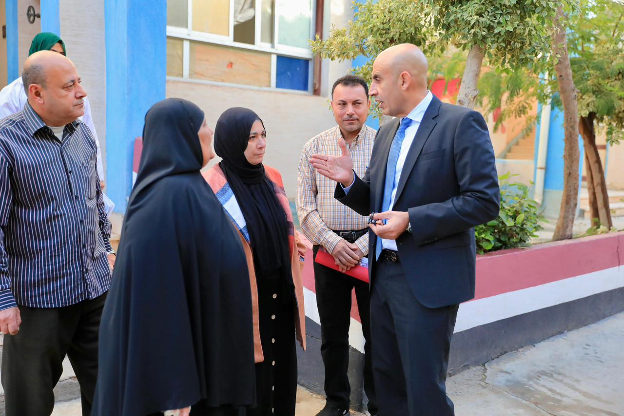 1764498321 74 وزير التعليم يعمل جولة مفاجئة في مدارس دمياط ومعاه صور