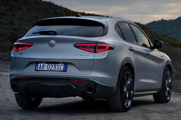 1764508112 943 مواصفات وأسعار الفاروميو ستلفيو 2026 الكروس أوفر مع شوية صور