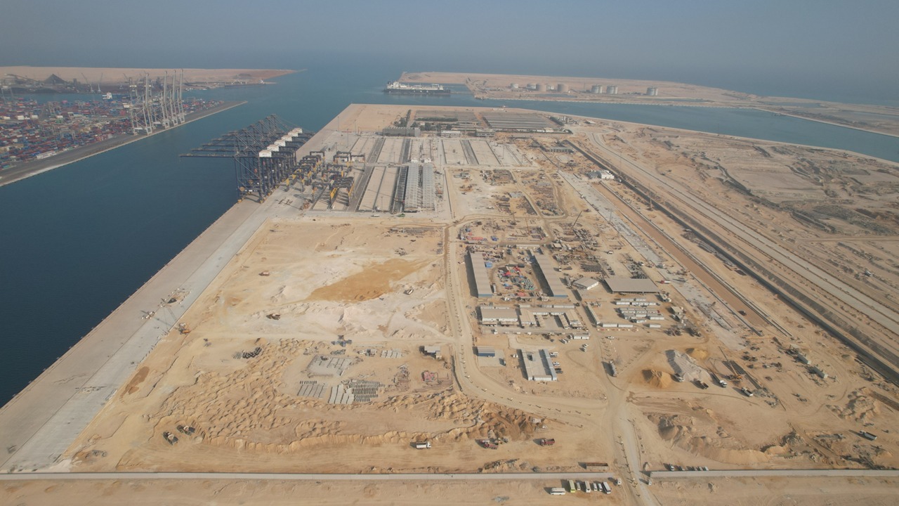 النقل: تطوير ميناء السخنة عشان مصر تبقى مركز إقليمي للنقل واللوجستيات 6 1764512062 302 النقل تطوير ميناء السخنة عشان مصر تبقى مركز إقليمي للنقل