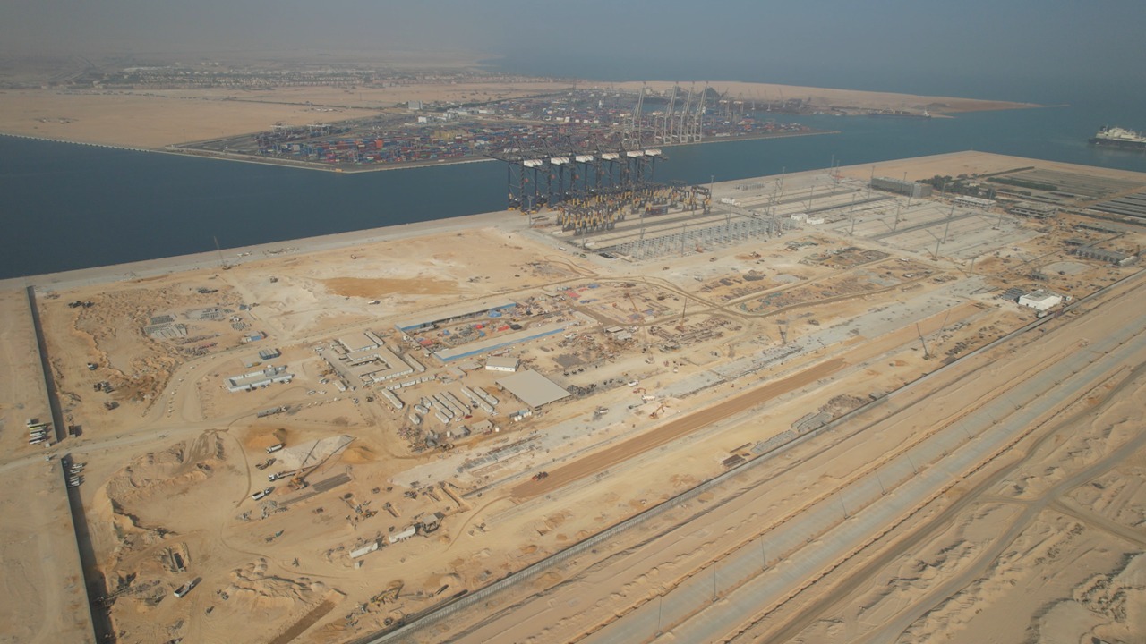 النقل: تطوير ميناء السخنة عشان مصر تبقى مركز إقليمي للنقل واللوجستيات 5 1764512062 381 النقل تطوير ميناء السخنة عشان مصر تبقى مركز إقليمي للنقل