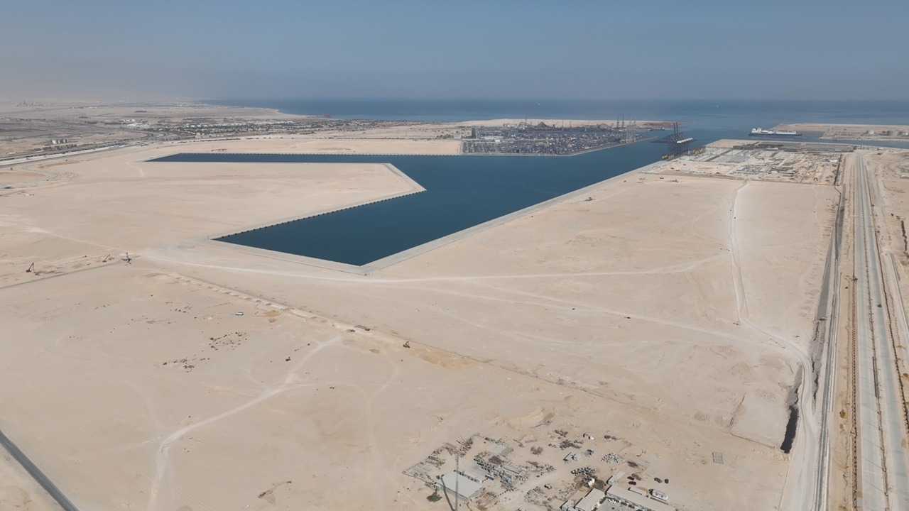 النقل: تطوير ميناء السخنة عشان مصر تبقى مركز إقليمي للنقل واللوجستيات 7 1764512062 935 النقل تطوير ميناء السخنة عشان مصر تبقى مركز إقليمي للنقل