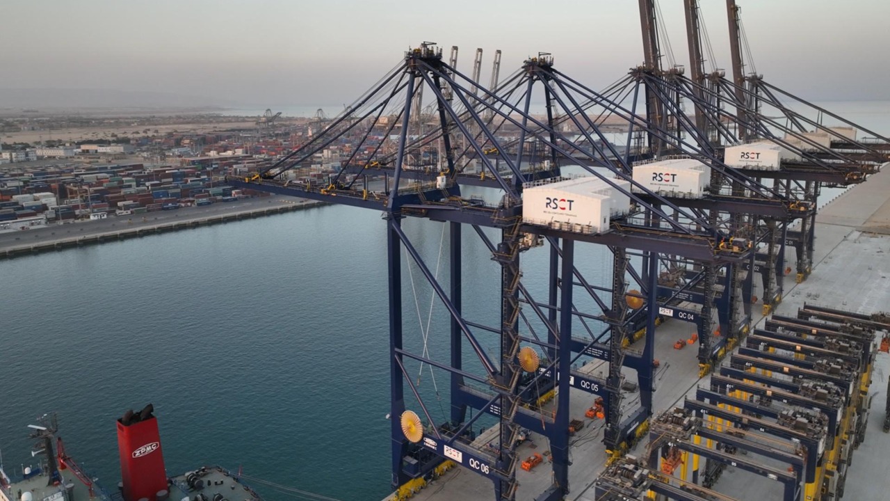 النقل: تطوير ميناء السخنة عشان مصر تبقى مركز إقليمي للنقل واللوجستيات 10 1764512062 987 النقل تطوير ميناء السخنة عشان مصر تبقى مركز إقليمي للنقل