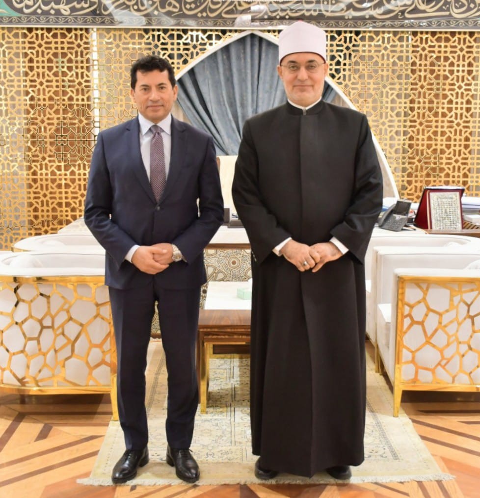 1764513386 192 وزير الرياضة ومفتي الجمهورية يتكلموا عن كيف يساعدوا بعض في