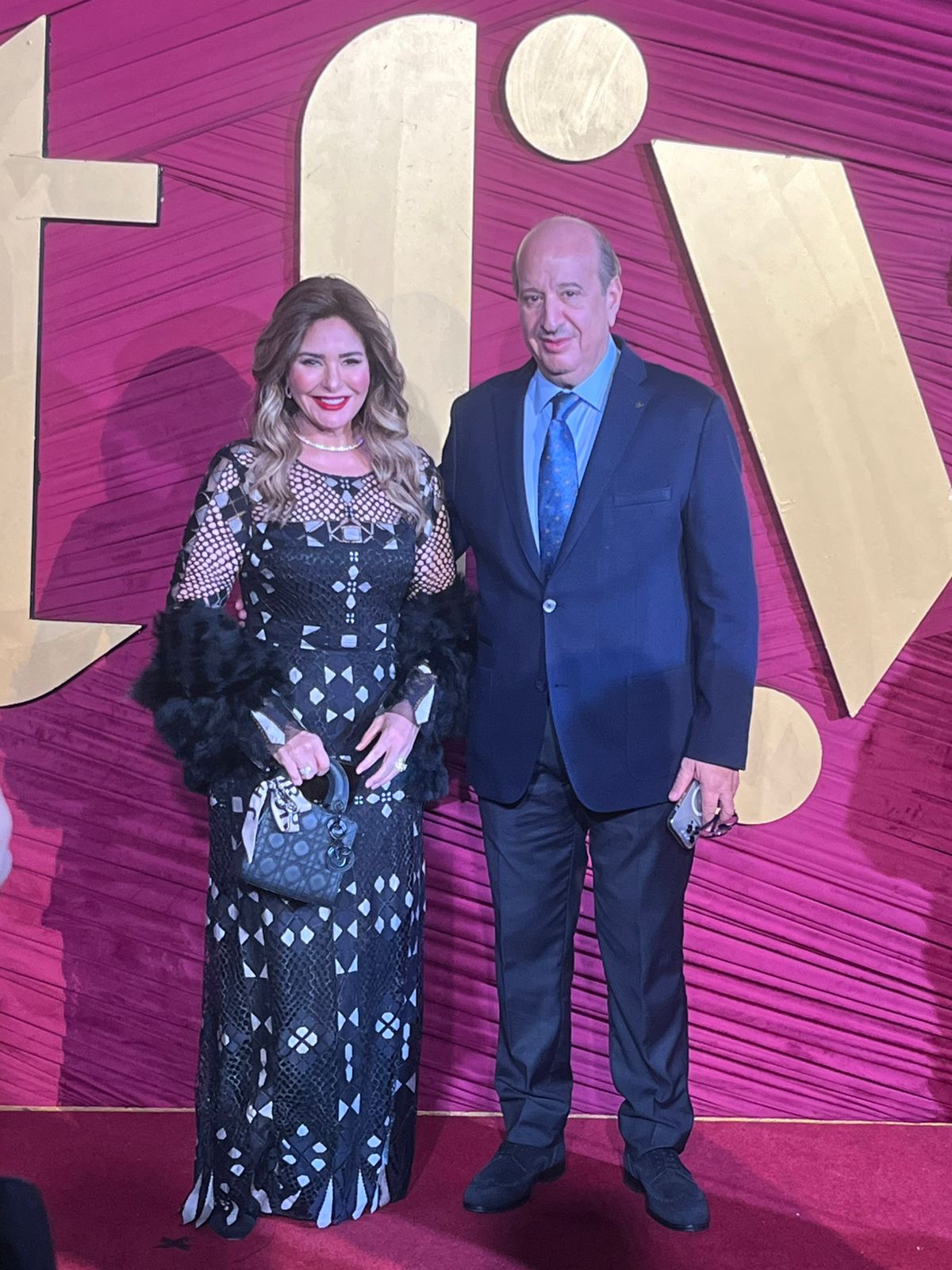 1764524177 128 إلهام شاهين بتلمع بألوان علم مصر وصابرين بالأسود في ختام