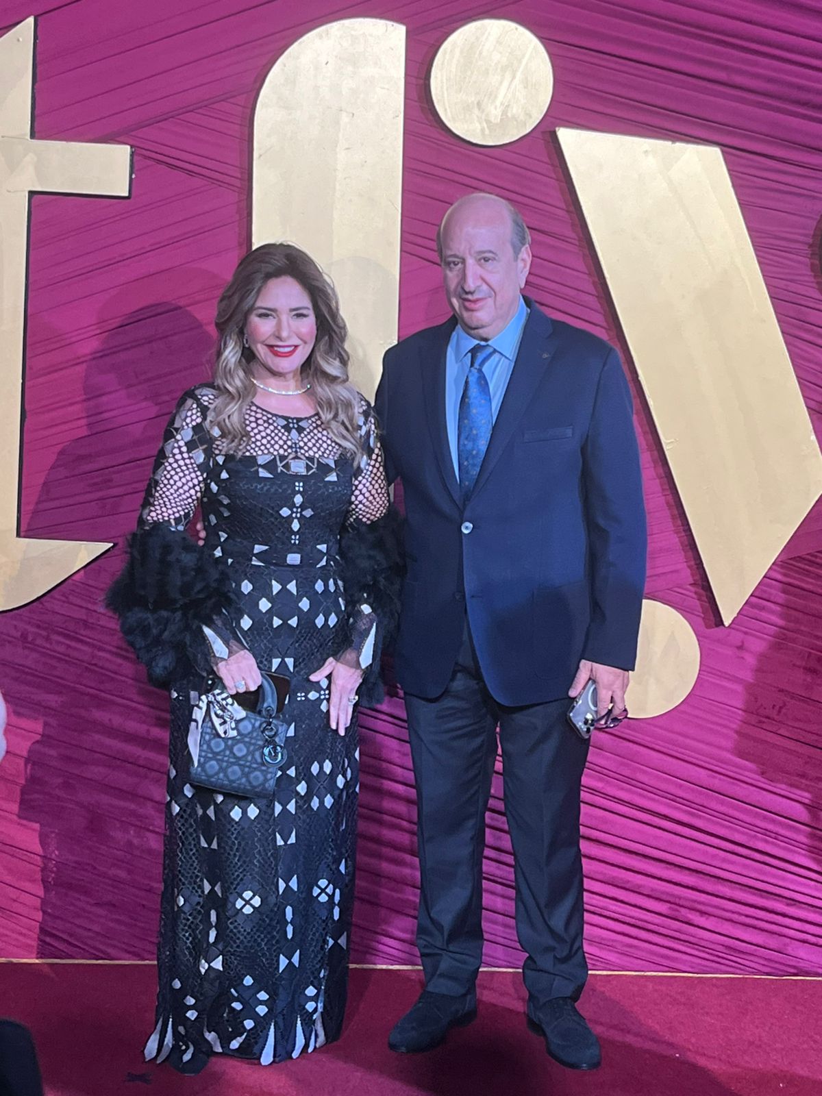 1764524177 925 إلهام شاهين بتلمع بألوان علم مصر وصابرين بالأسود في ختام